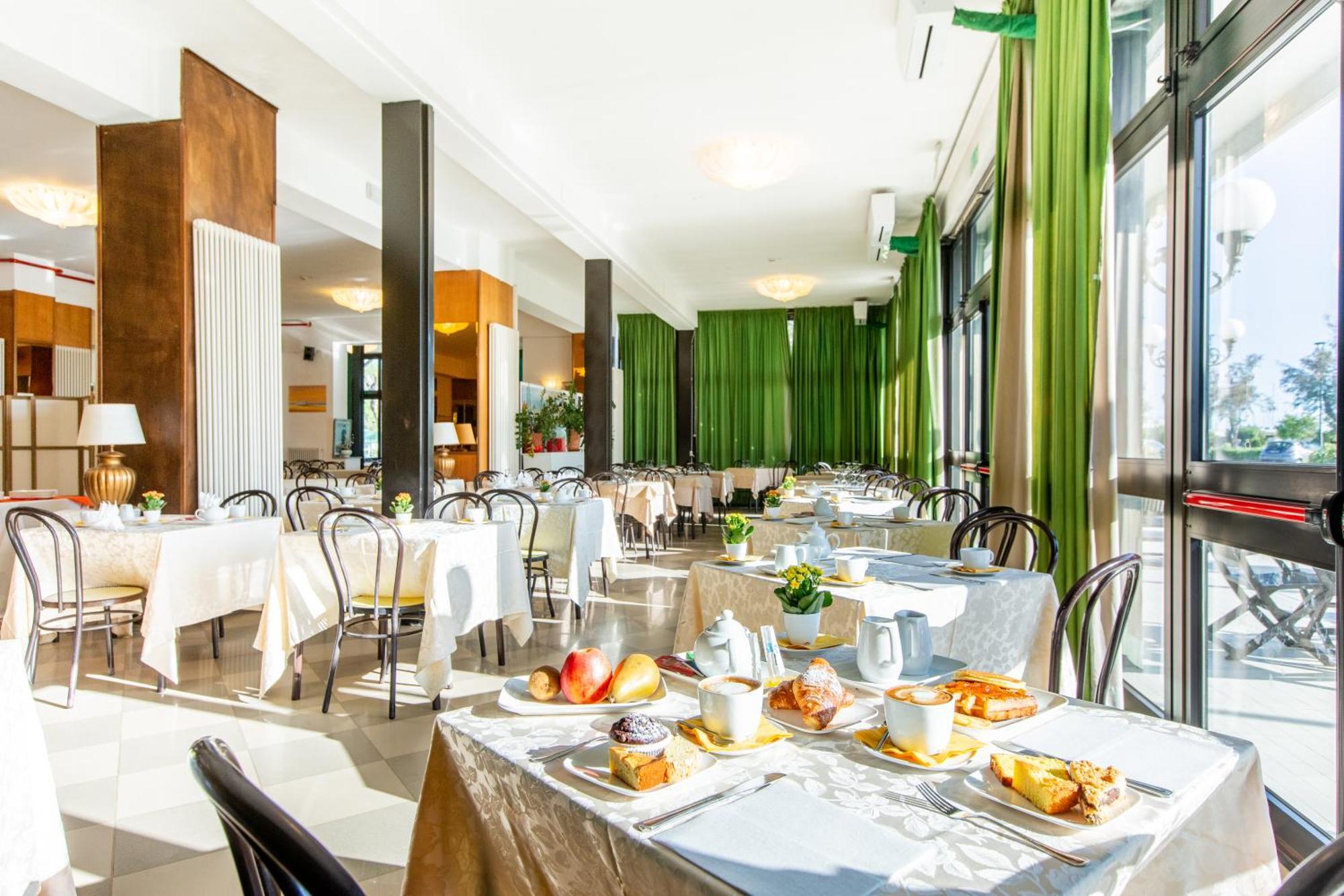 Hotel Lungomare Cervia Kültér fotó