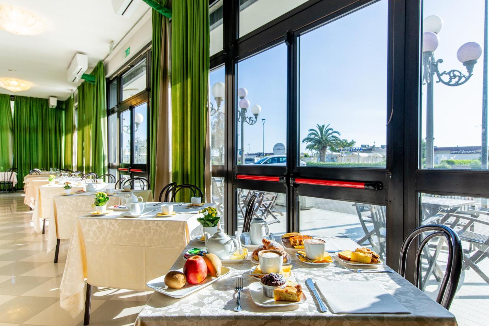 Hotel Lungomare Cervia Kültér fotó